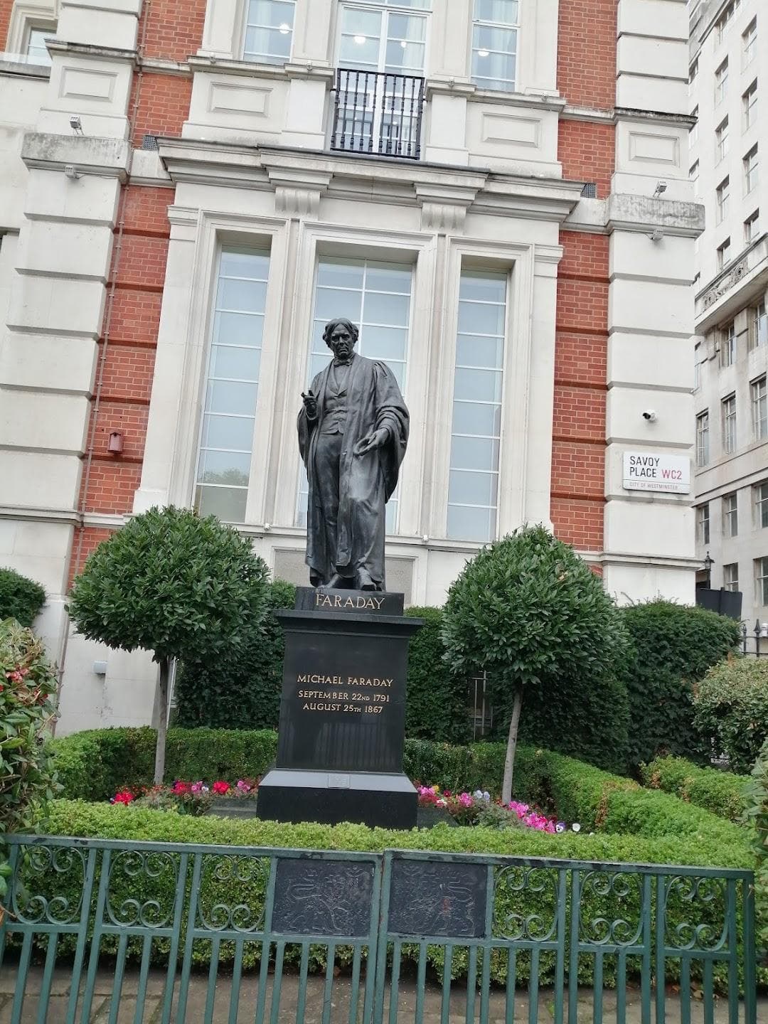 Victoria Embankment photo 1