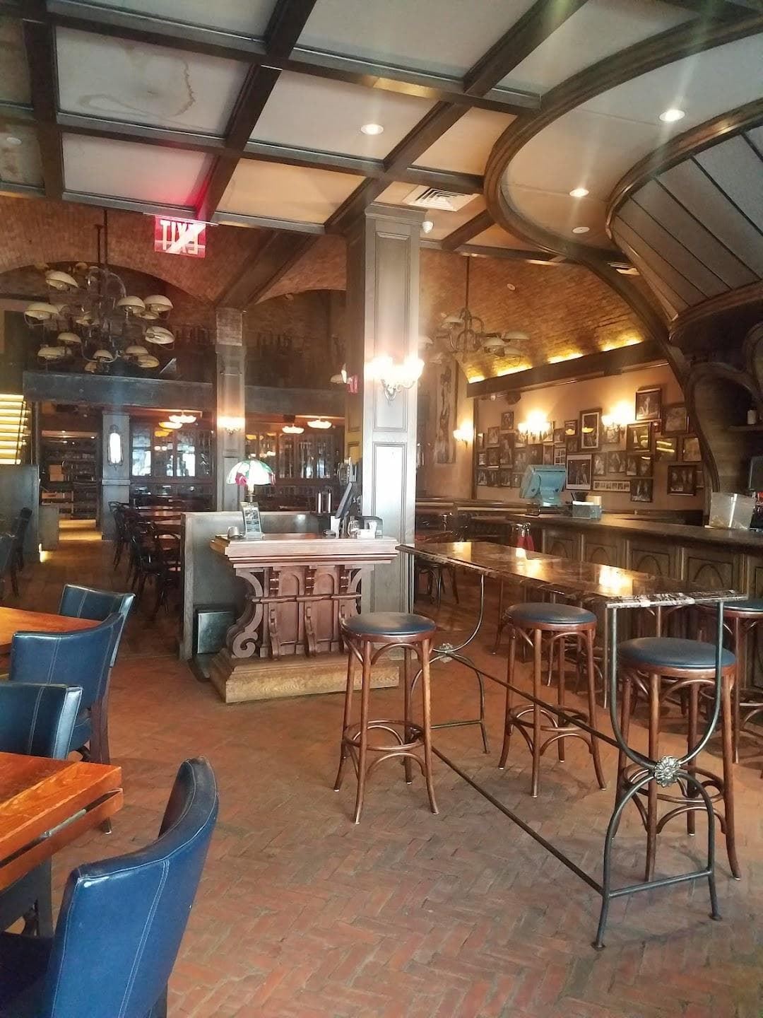 Lexington Club photo 1