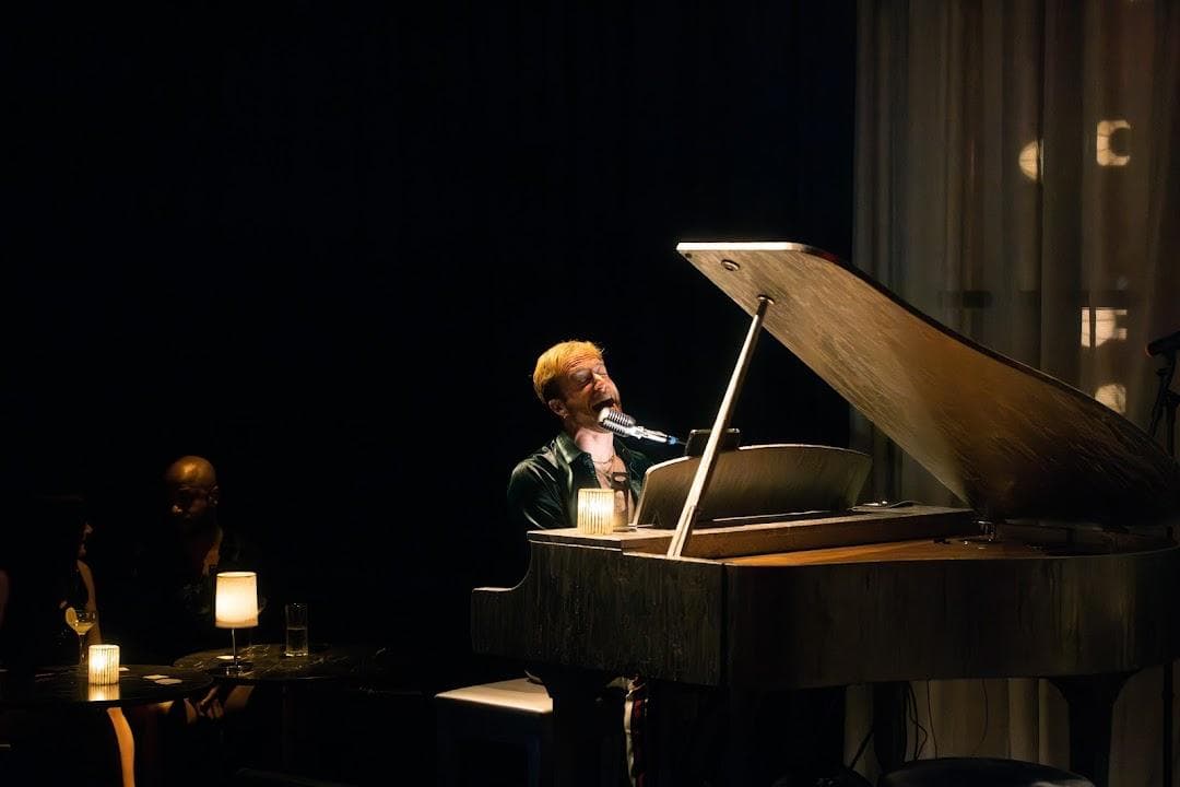 Silver Lining Lounge photo 6