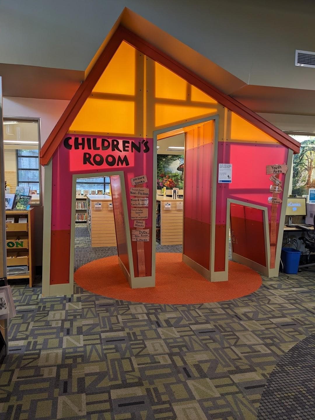 Twin Oaks Branch, Austin Public Library photo 6