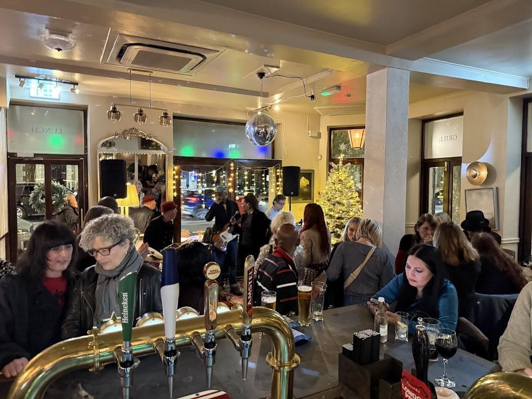 Crown & Sceptre photo 3