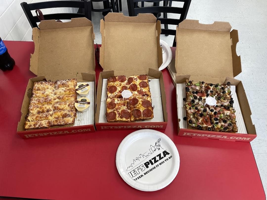 Jet's Pizza photo 1