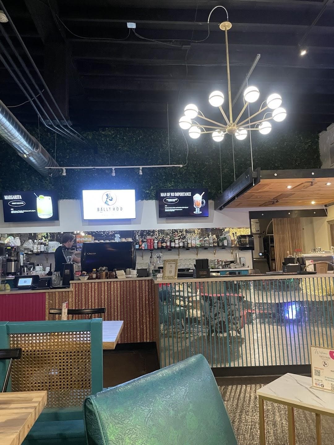 Ballyhoo Table & Stage photo 4