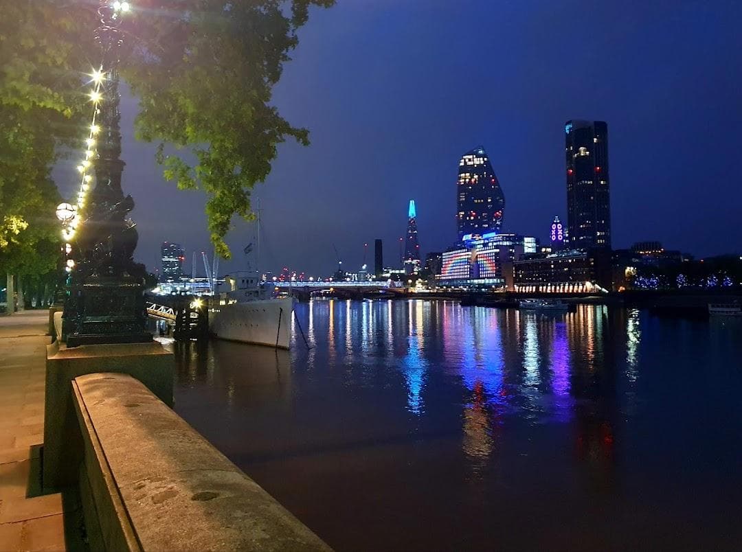 Victoria Embankment photo 4