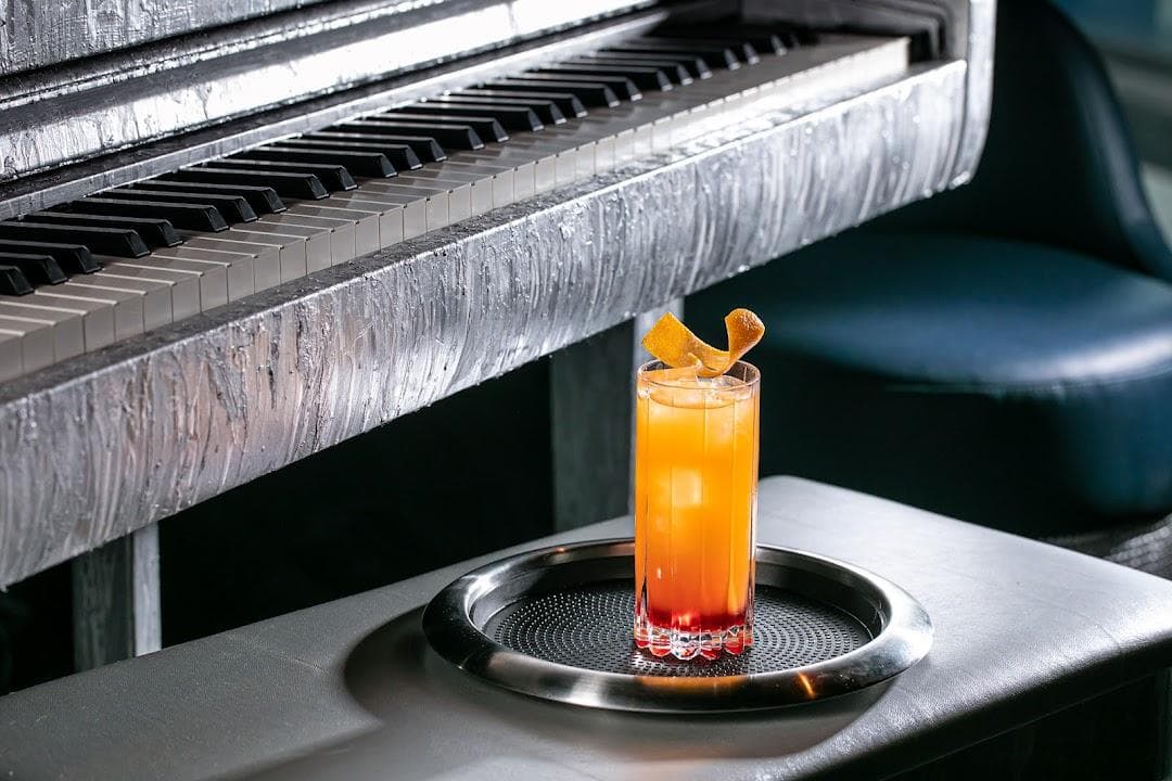 Silver Lining Lounge photo 2