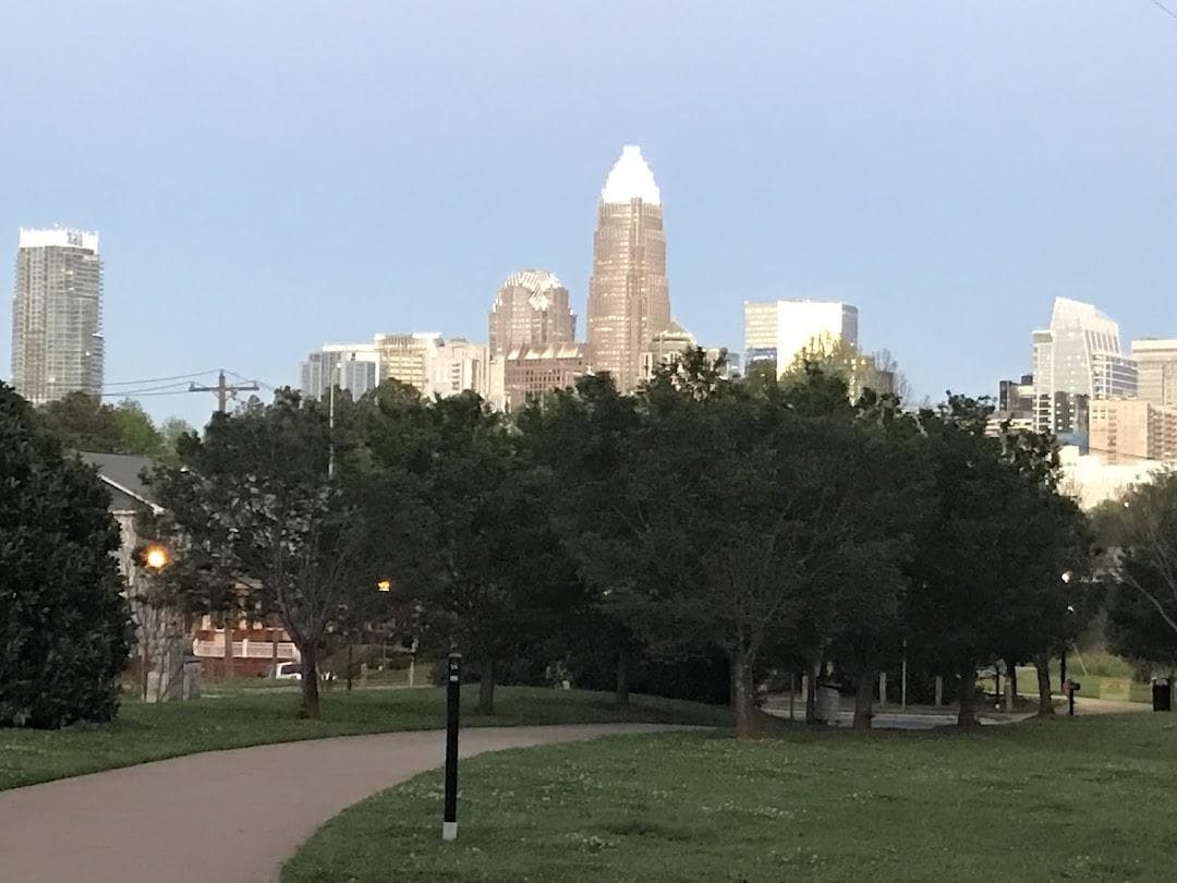 Wesley Heights photo 3