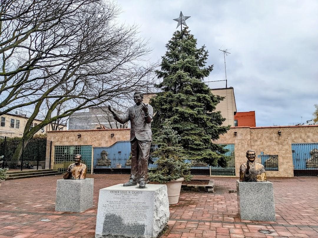 Father Gigante Plaza photo 4