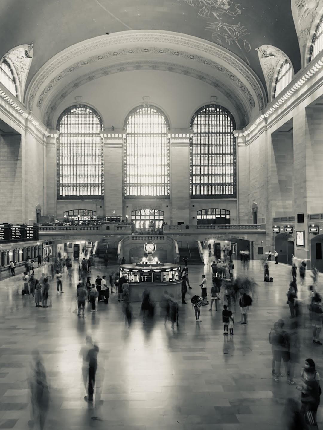 89 E 42nd St photo 1