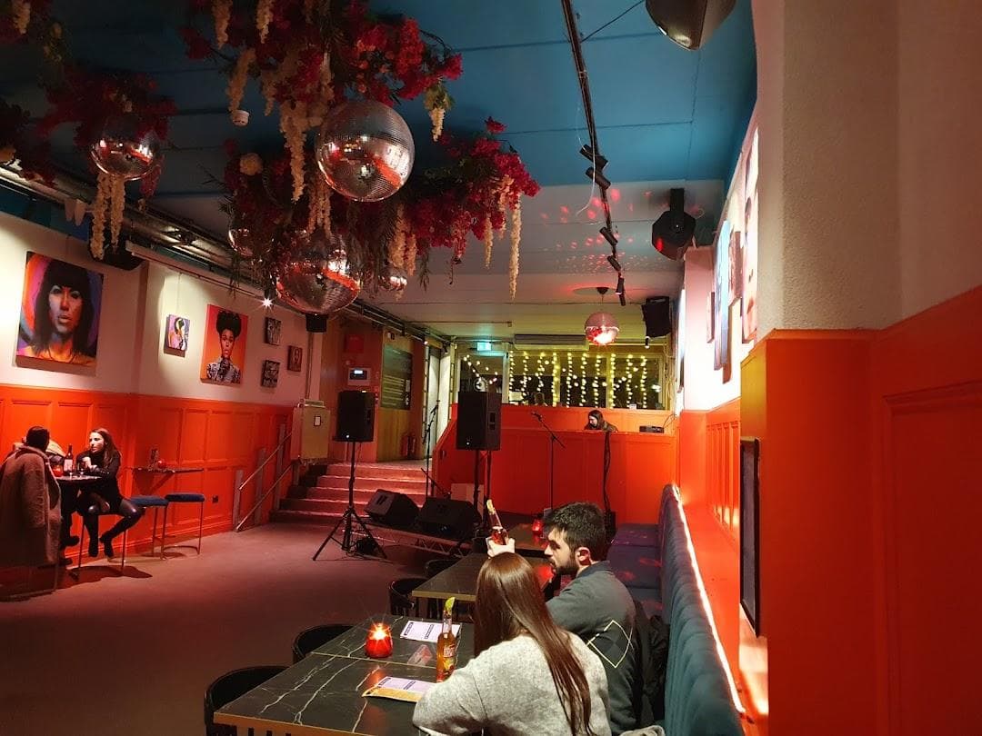 Colours Hoxton photo 2