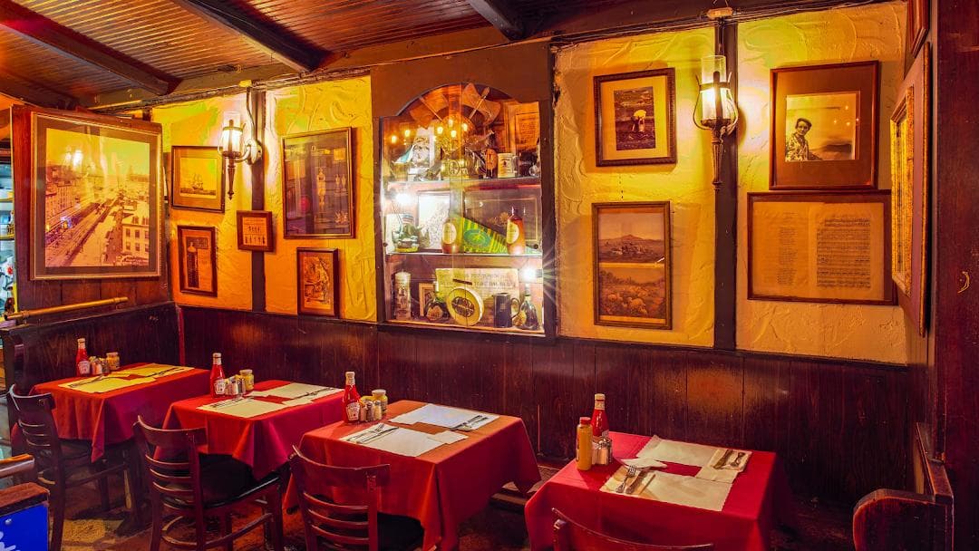 Molly's Shebeen Bar + Restaurant photo 2