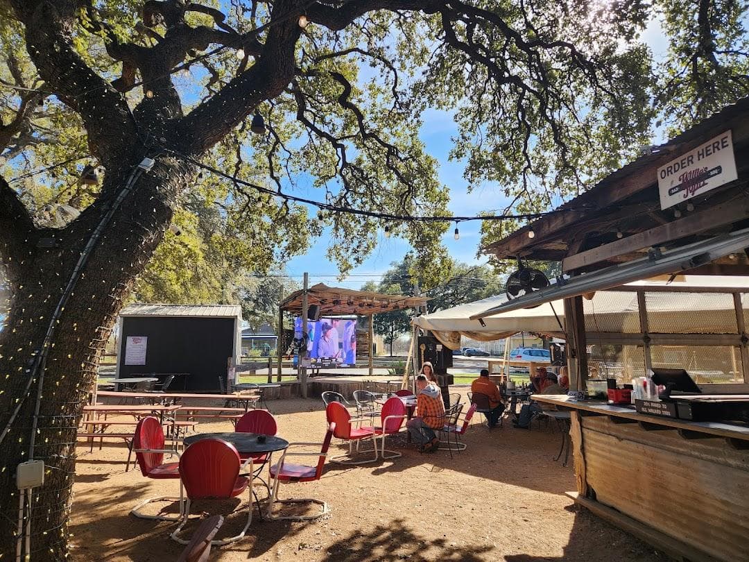 Willie's Joint BAR and GRILL photo 6