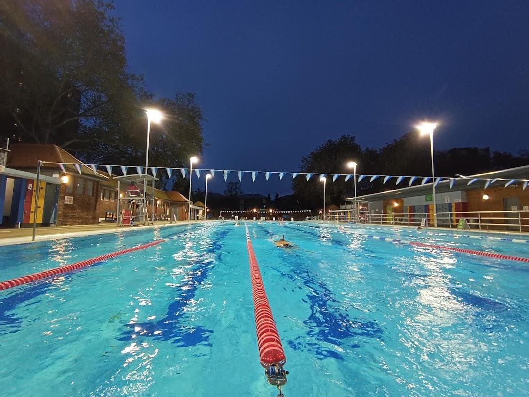 London Fields Lido photo 2