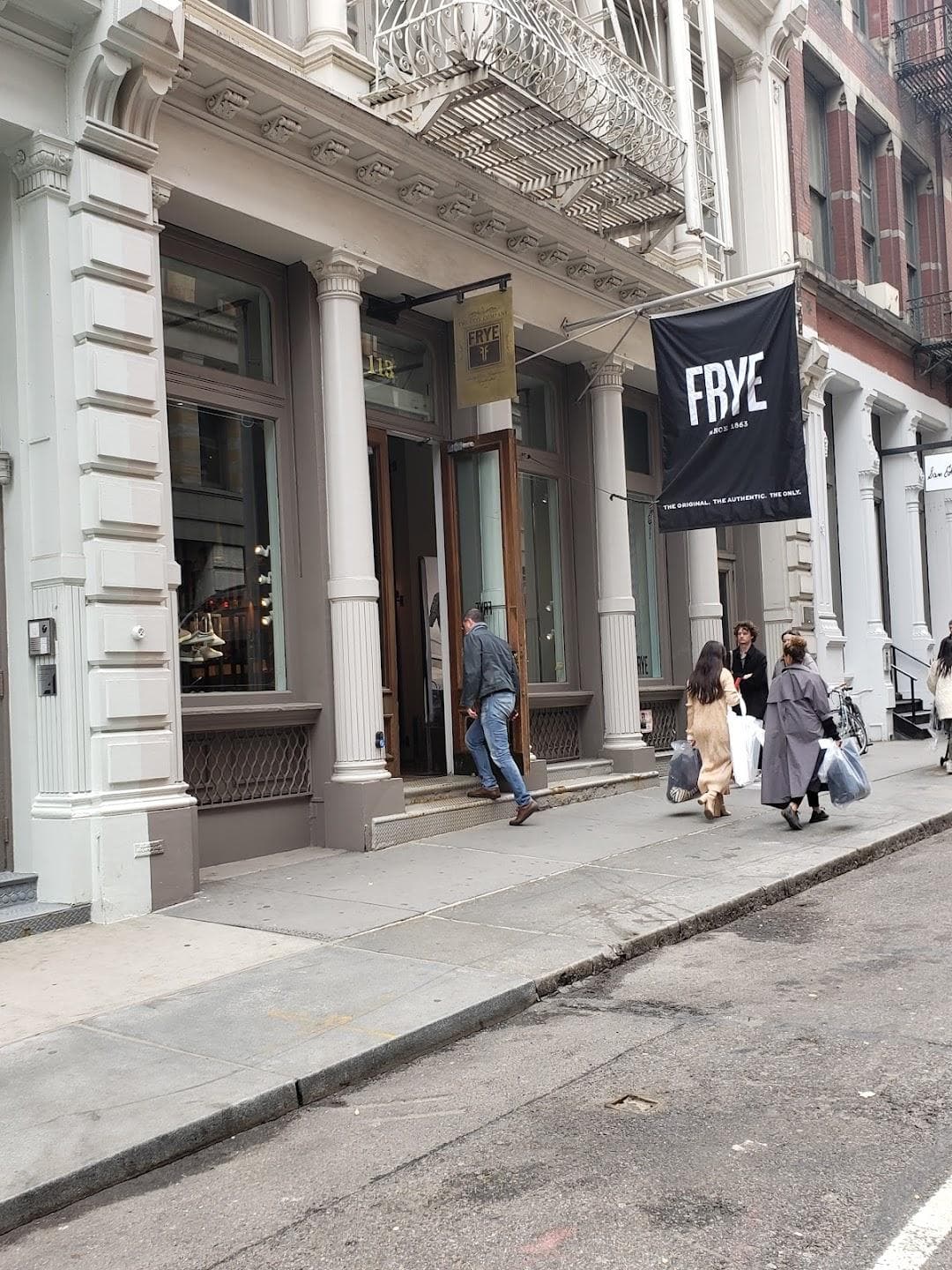 113 Spring St photo 1