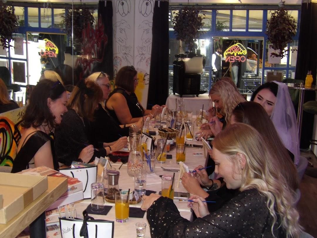 118 The Lane photo 4