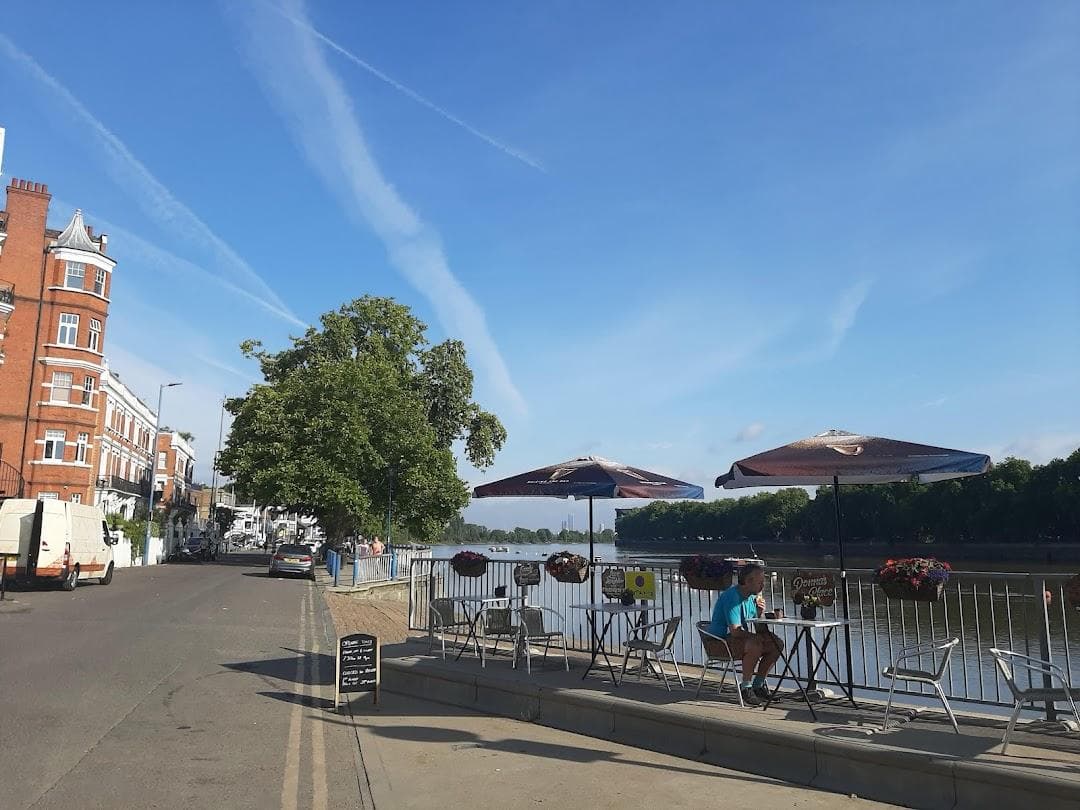 Putney Embankment photo 1