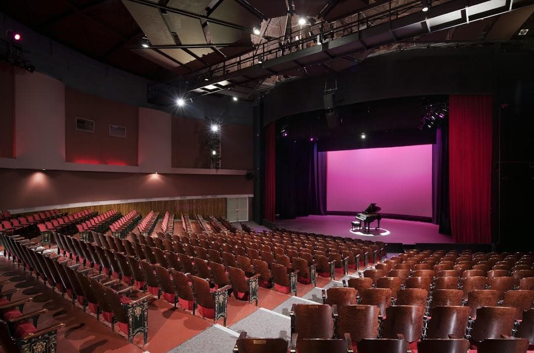 Queens Theatre photo 4