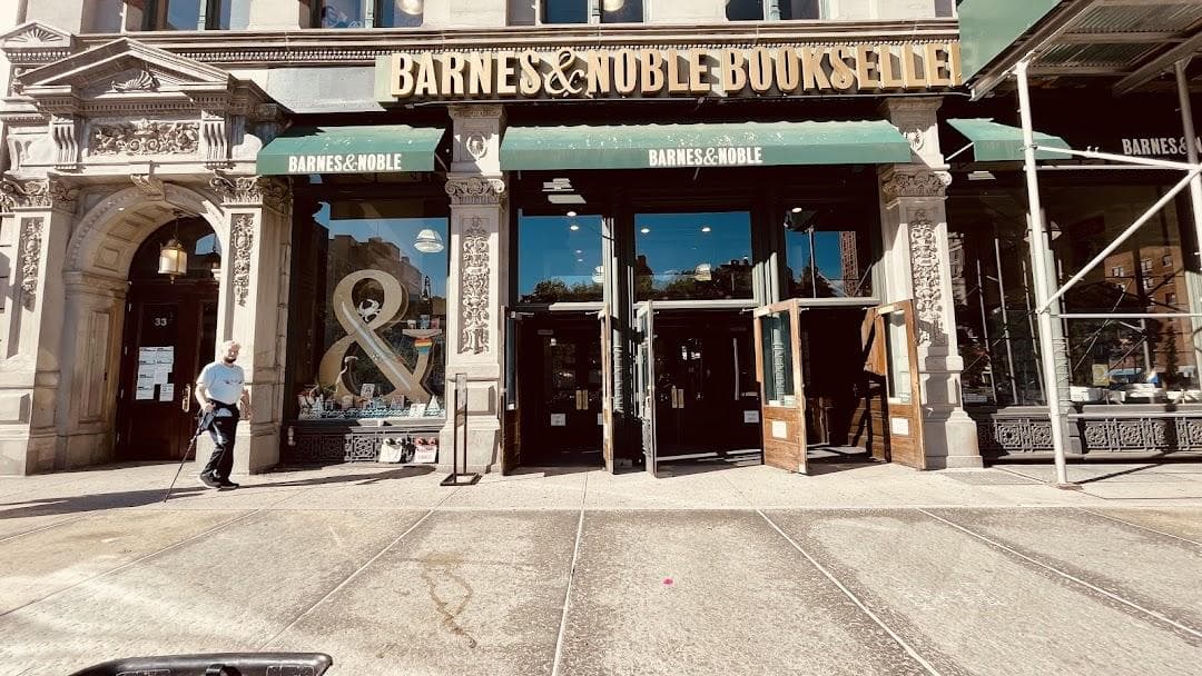 Barnes & Noble photo 2