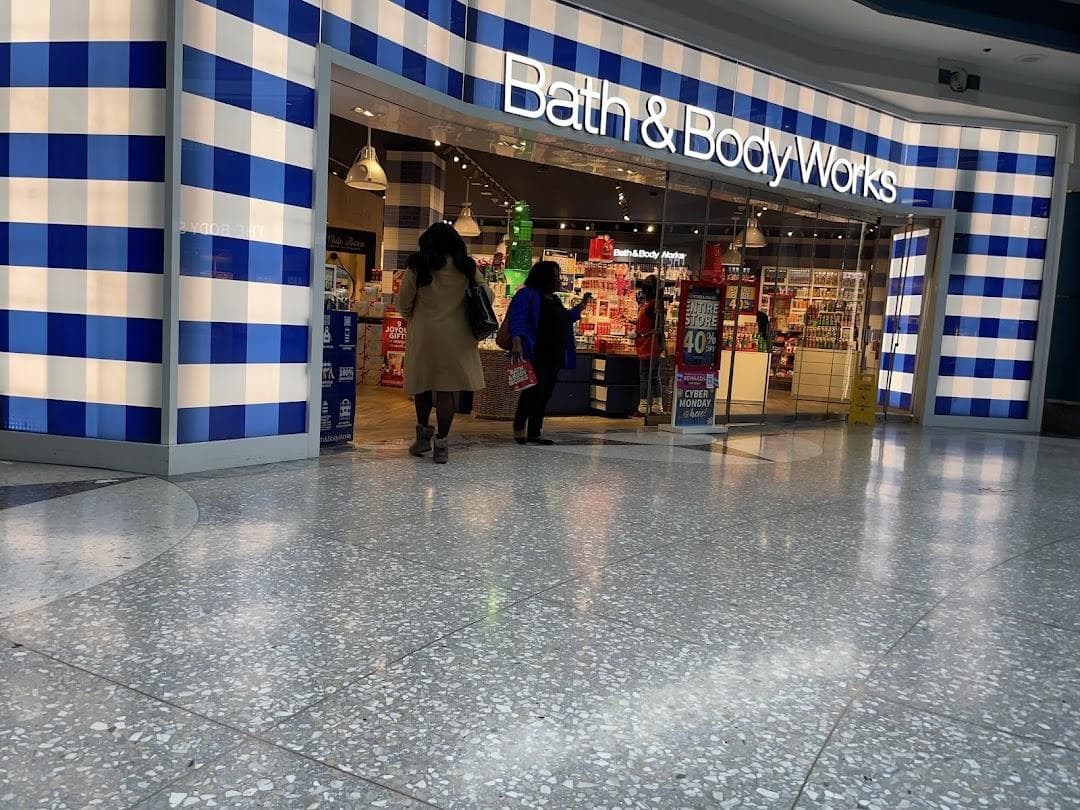 The Shops at Liberty Place photo 6