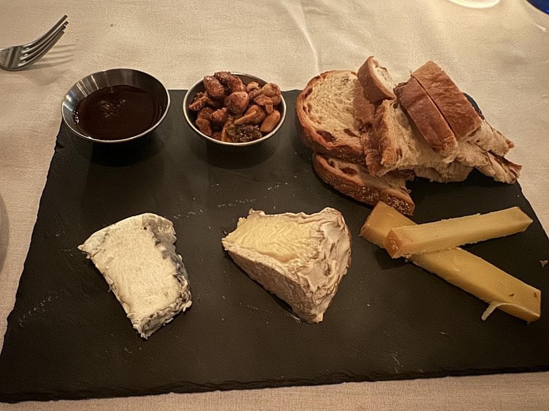 Troquet on South photo 2