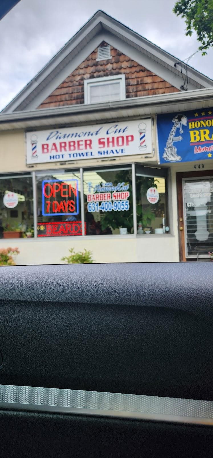 Taha Diamond Cuts Barber photo 1