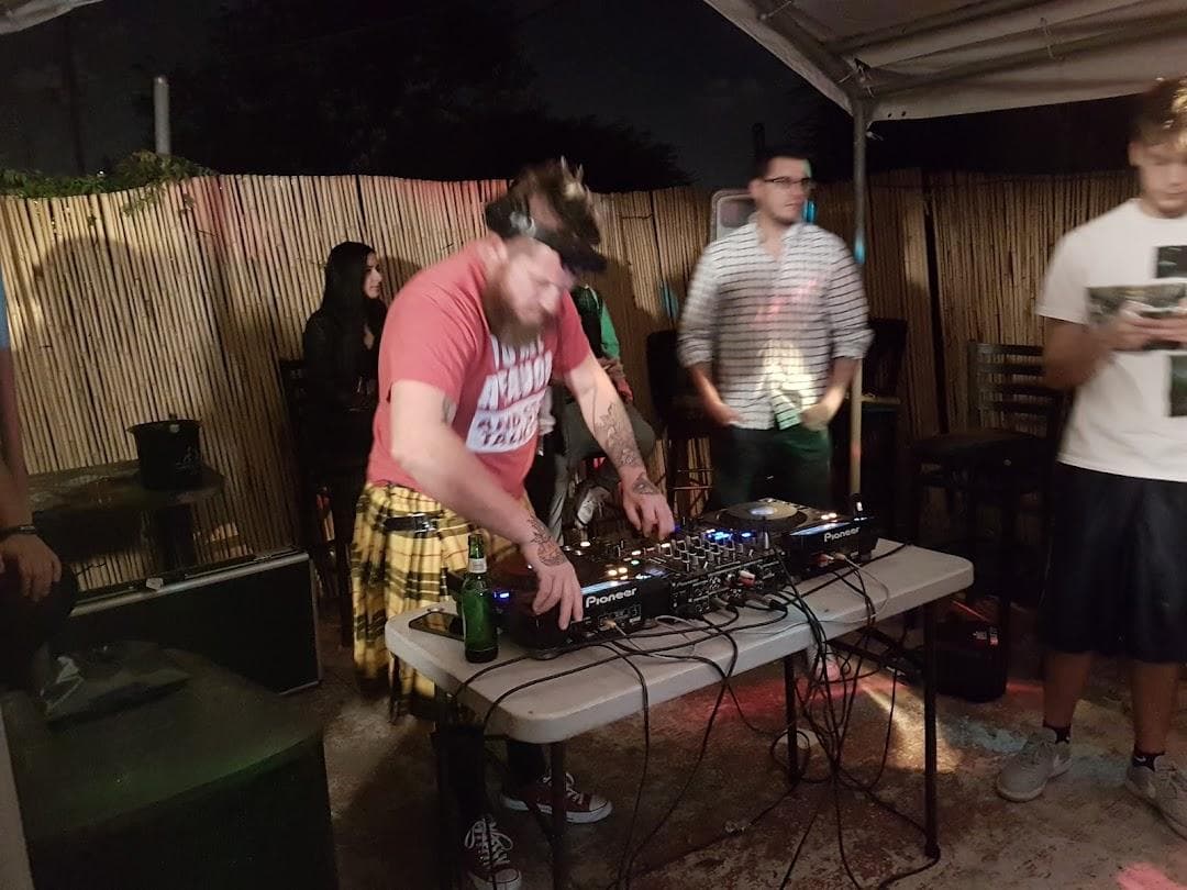 Klub Kutters Bar & Lounge photo 3