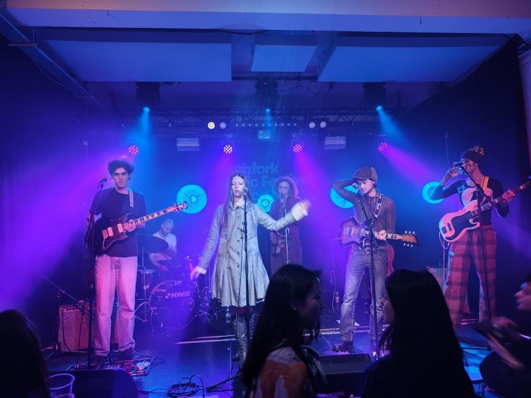 93 Feet East photo 4