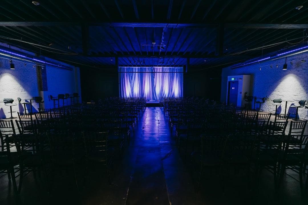 Ballyhoo Table & Stage photo 3