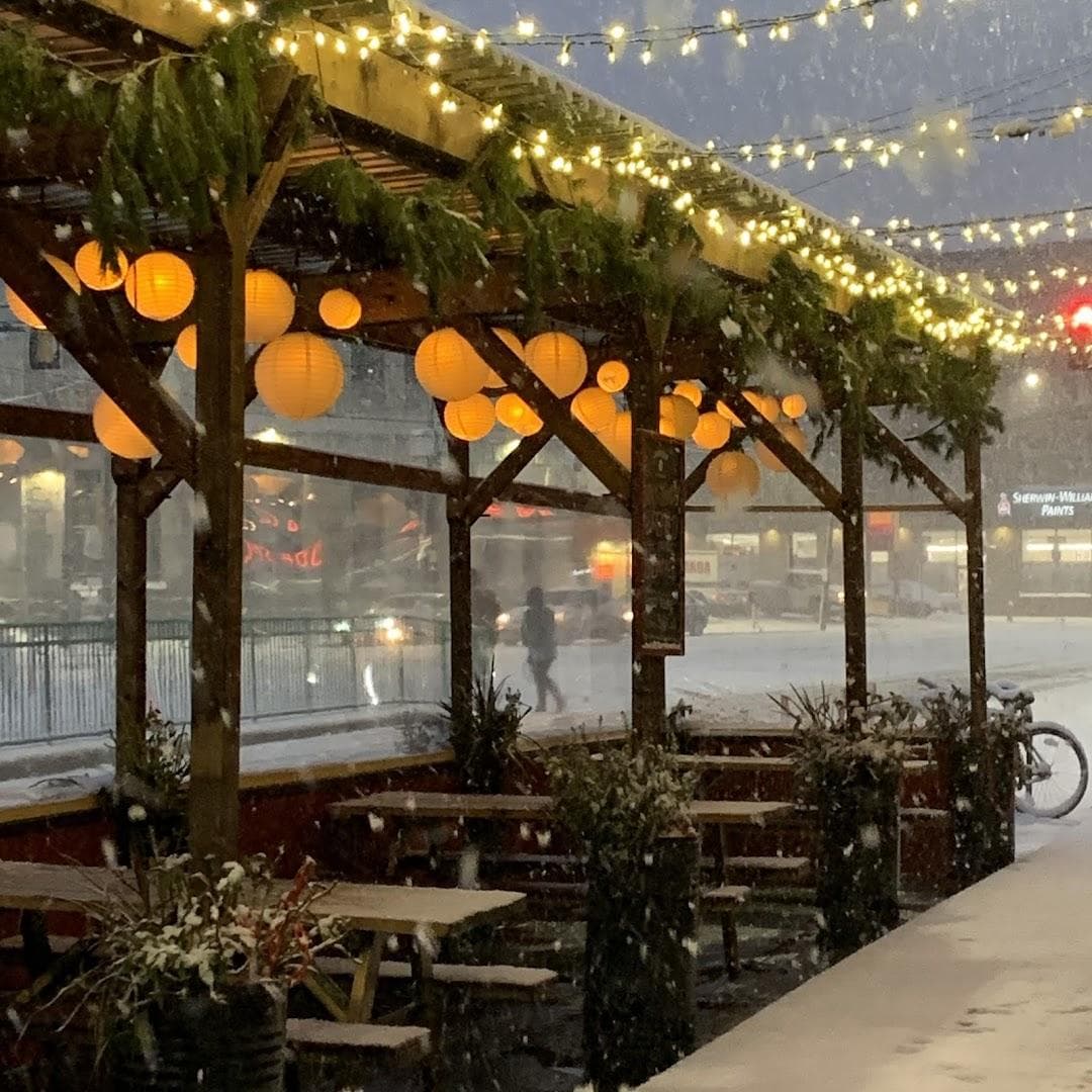 Johnny Brenda's photo 5