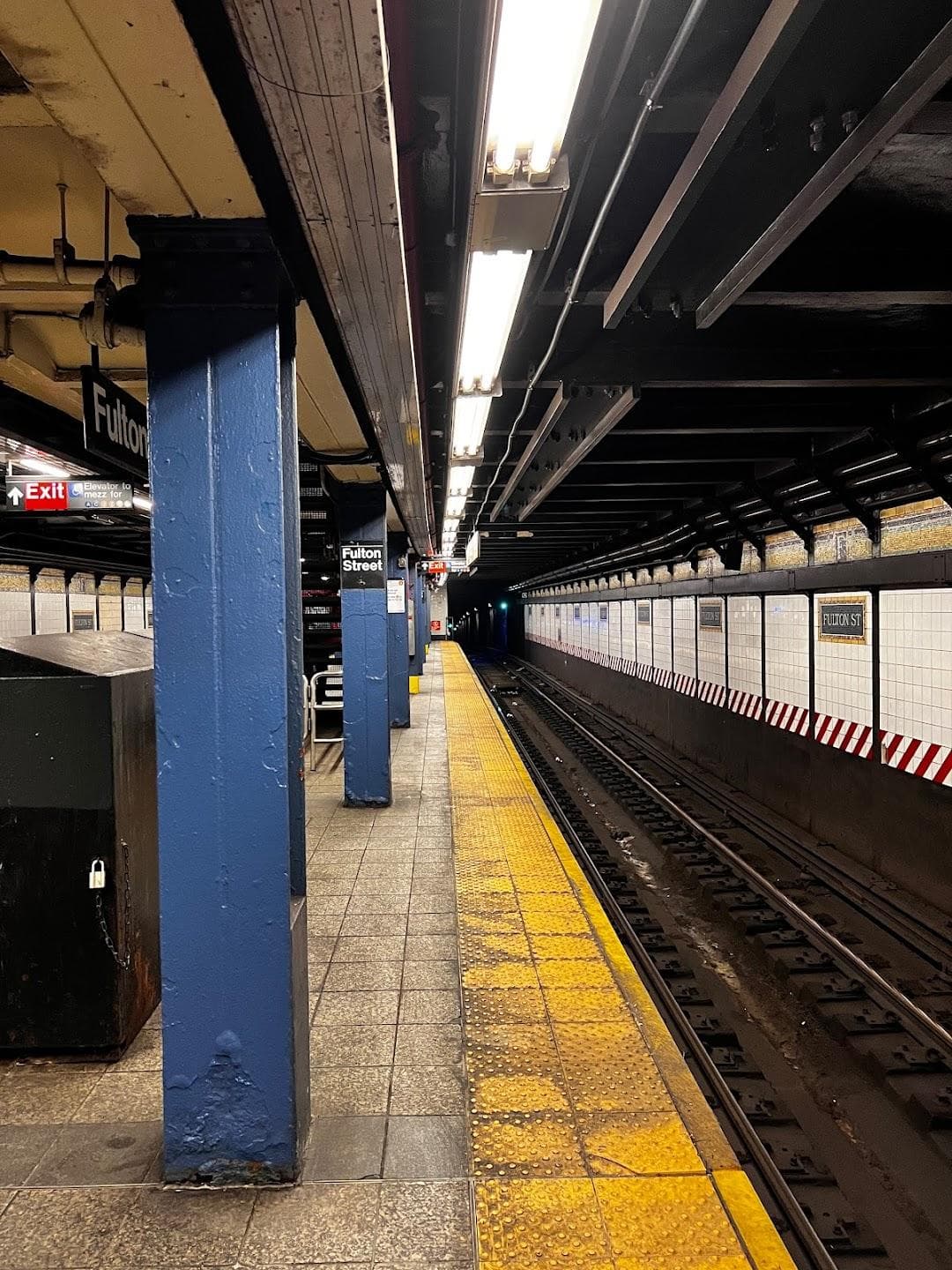 Fulton St