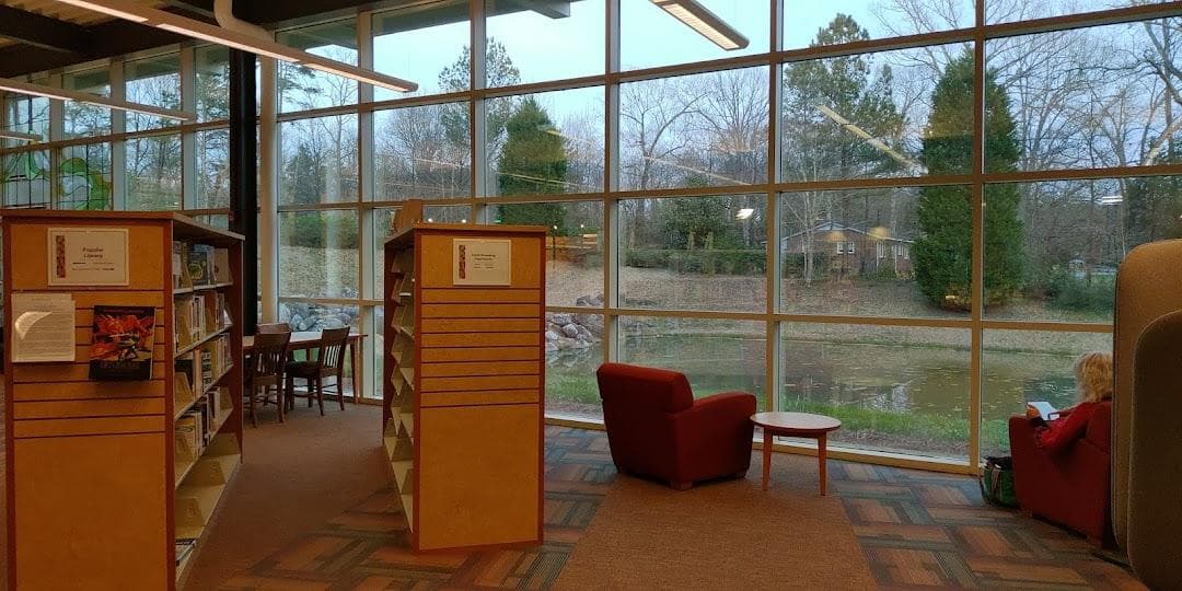 Charlotte Mecklenburg Library - Mountain Island photo 3