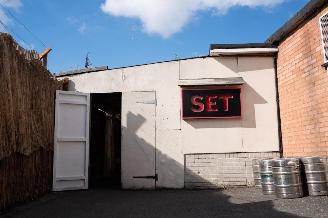 SET Social photo 5