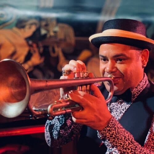 Dennis Hernandez y su Conjunto Amalia