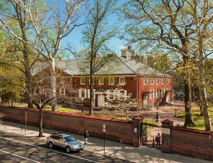 Free Guided Museum Tour of Arch Street Meeting House & Burial Ground